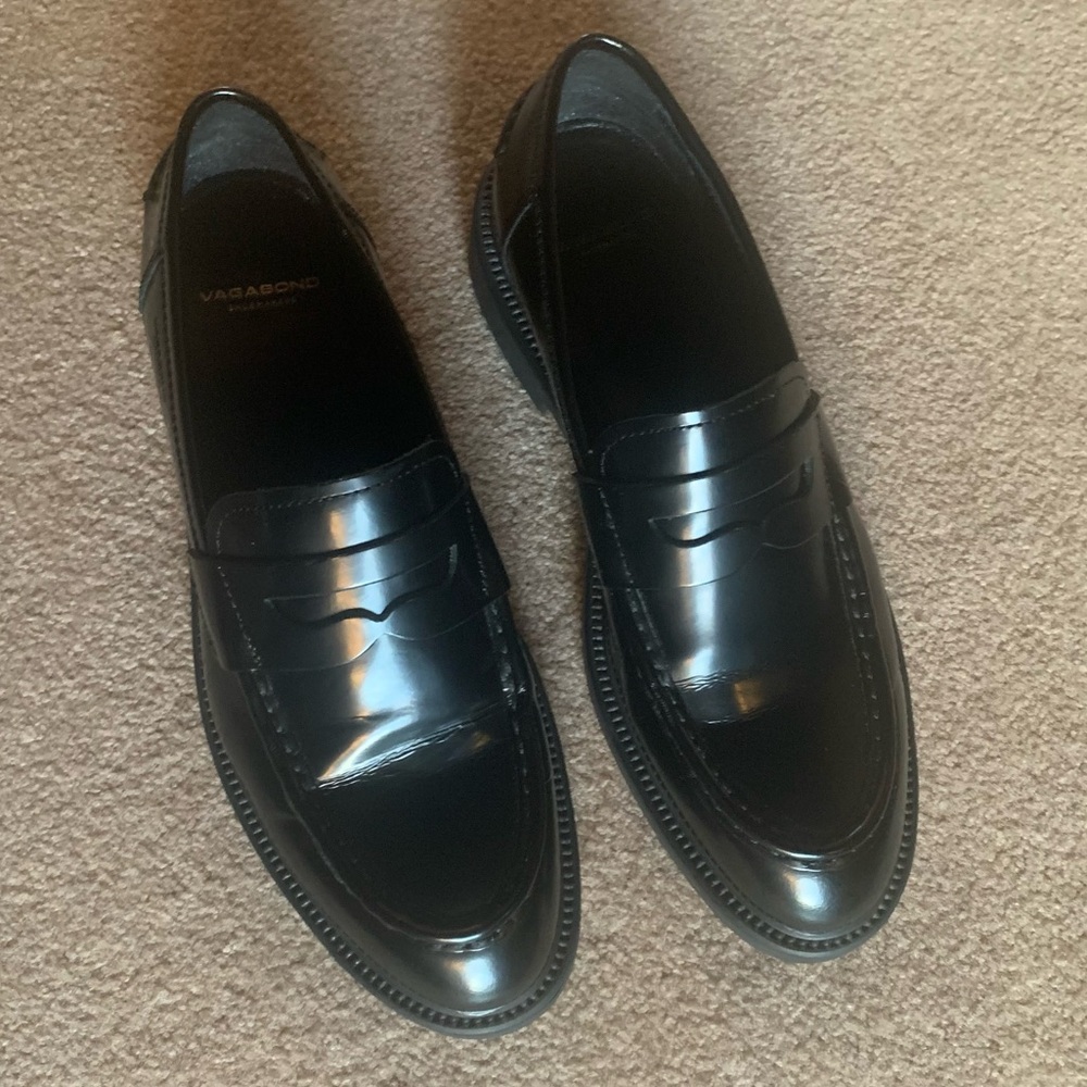 Vagabond Alex Black Leather Almond Toe Lug Sole Loafers